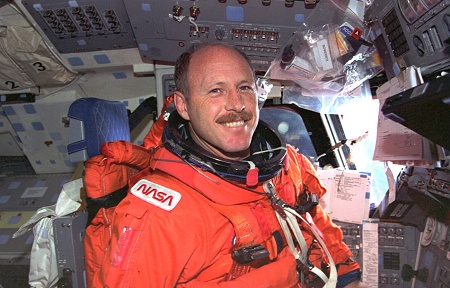 Kenneth_D._Bowersox_in_shuttle.jpg