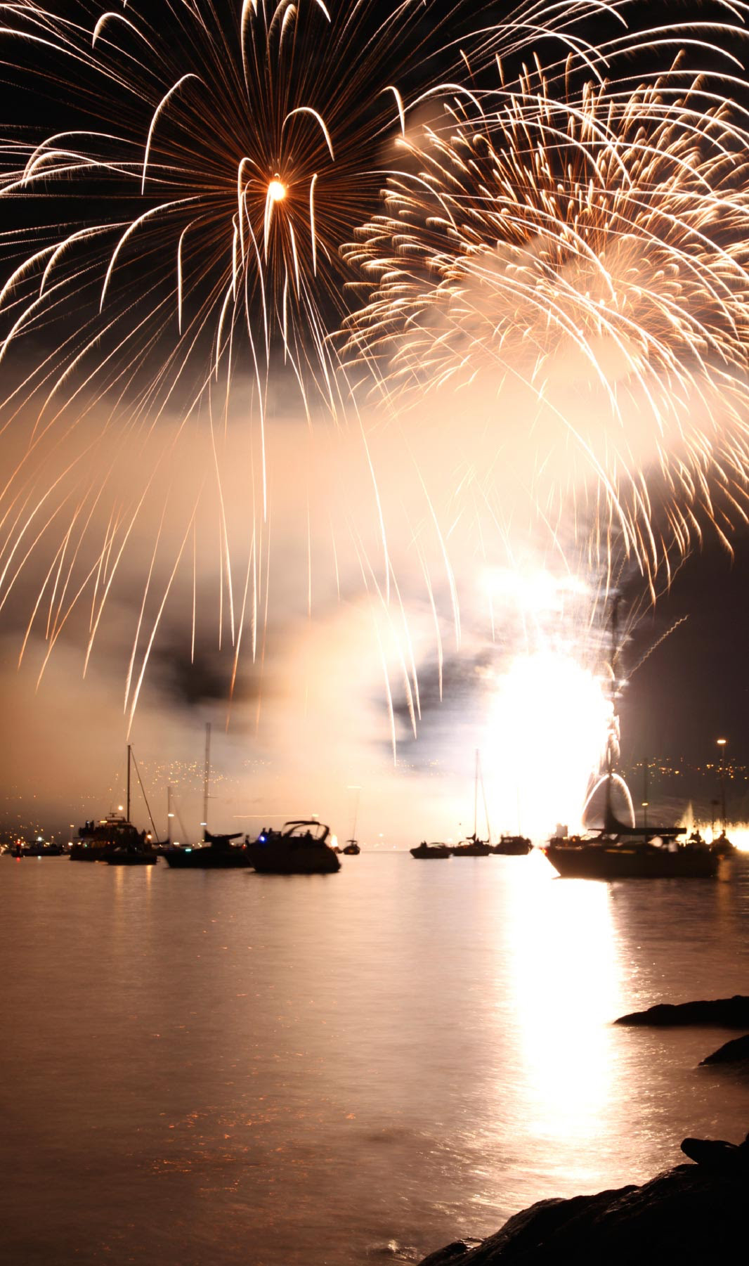 fireworksboat.jpg